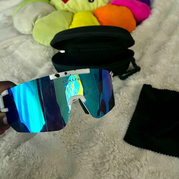 Reflective/ Polarized Sunglasses - Picture 1 of 3